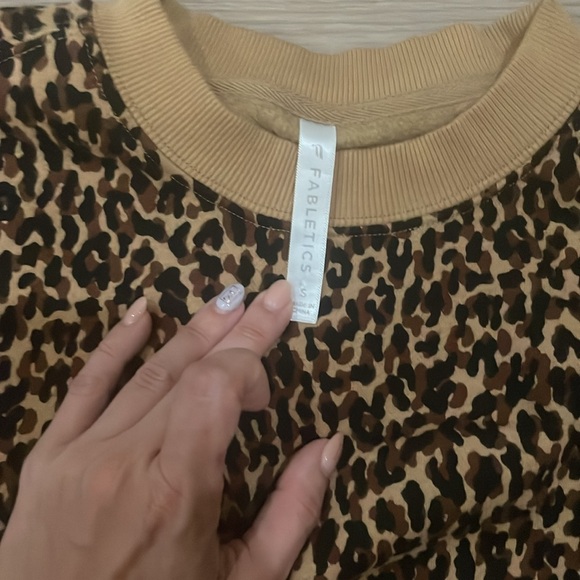 Leopard print fabletics crewneck . Size S. NWOT - Picture 2 of 2
